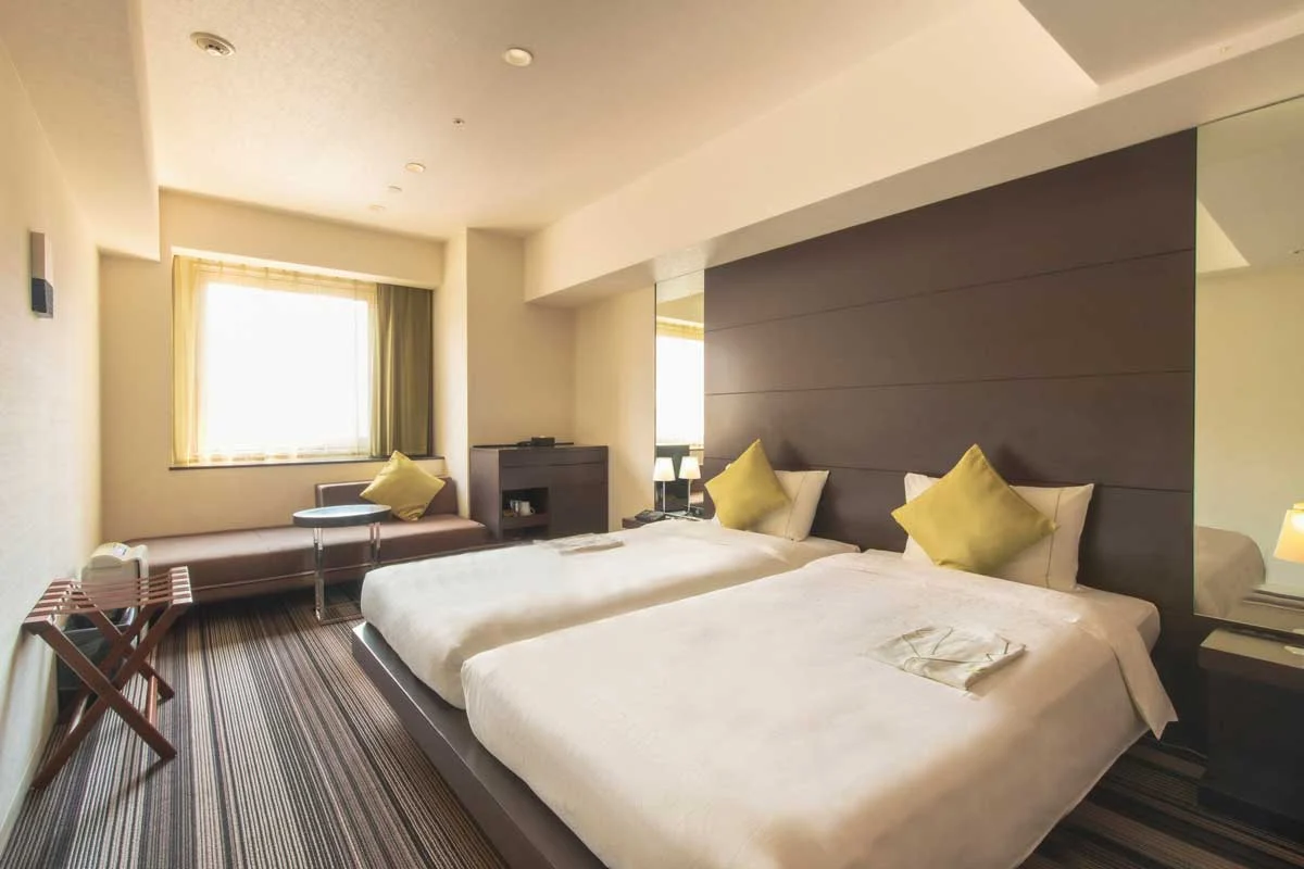 Brighton Deluxe Corner Twin, an unpriced larger-room category